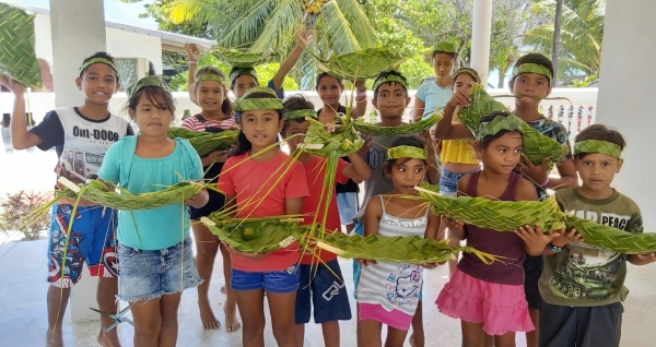 Tressage de Ni'au à Kauehi pour la Semaine du patrimoine